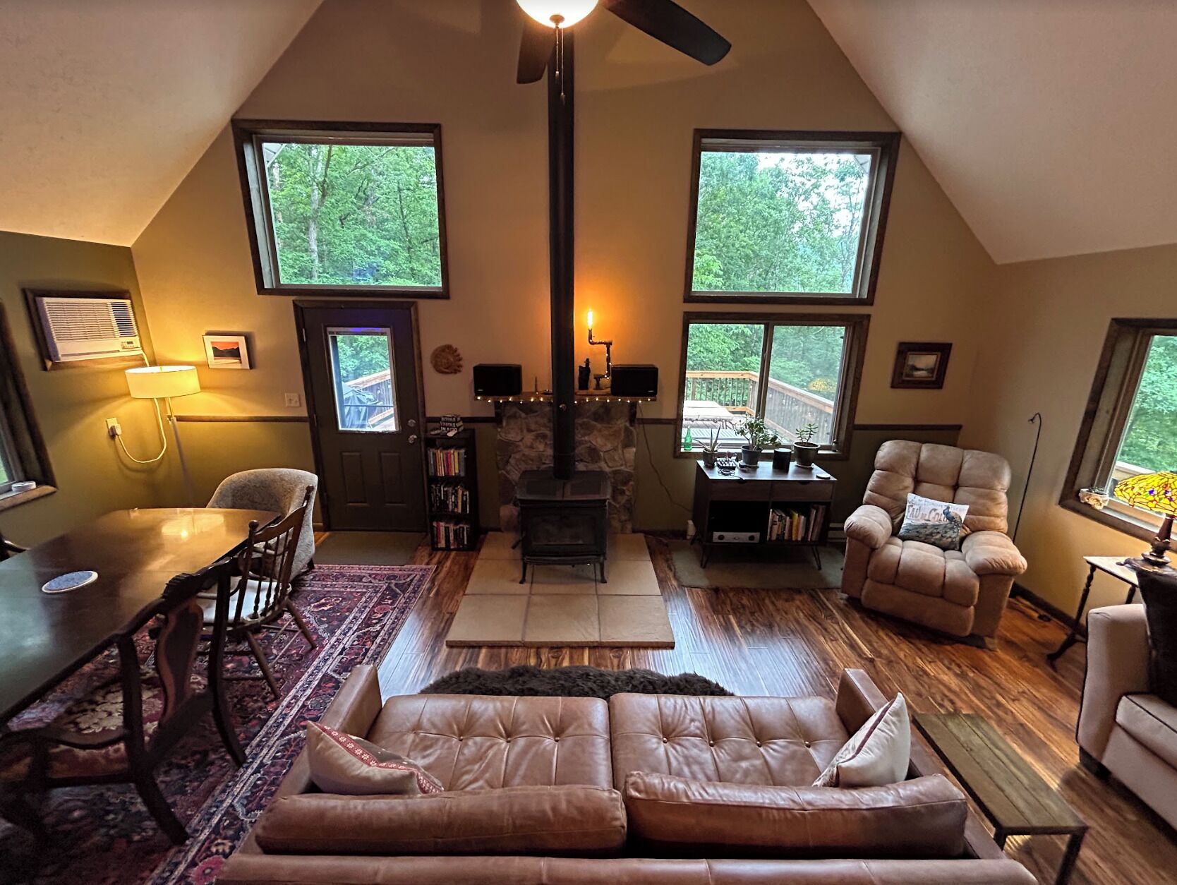 The Stargazer: 4-Bedroom Chalet w/Private Lake Access