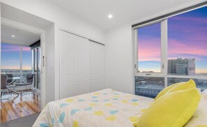 2 habitaciones, tabla de planchar con plancha, wifi y ropa de cama 