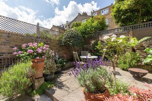 Garden - Lilyville Road III by Onefinestay (London)