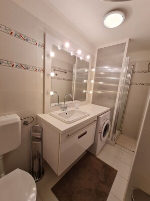 Shower, hair dryer, towels