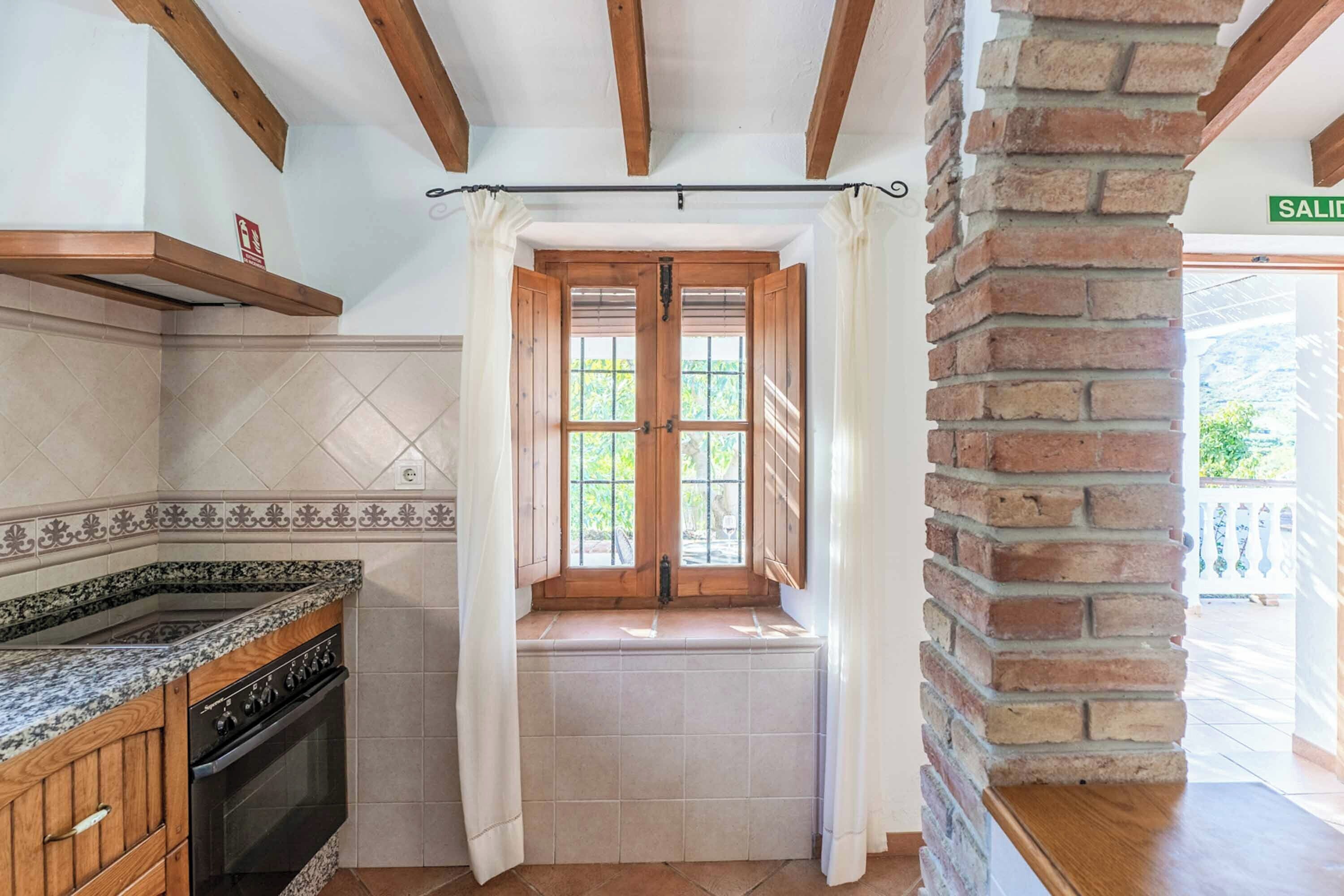 ثلاجة، ميكروويف، فرن، غسالة أطباق