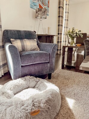 Superior Apartment | Living area - Loch Ness Gate House Apartments (Fort Augustus)