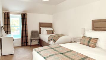 Superior Apartment | 2 bedrooms, iron/ironing board, free wired Internet