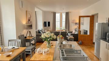 Appartement Supérieur | Cuisine privée | Réfrigérateur, micro-ondes, four, plaque de cuisson