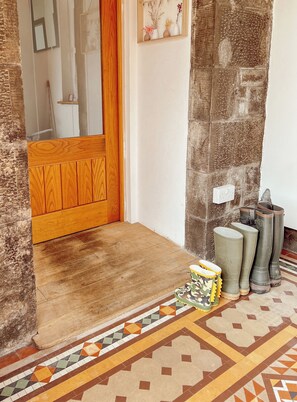 Front of property - Loch Ness Gate House Apartments (Fort Augustus)