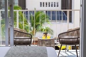 Property grounds - Just Renovated- 5th Floor Waikiki Studio- Free Parking! (Honolulu)