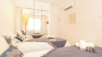 2 slaapkamers, een laptopwerkplek, een strijkplank/strijkijzer