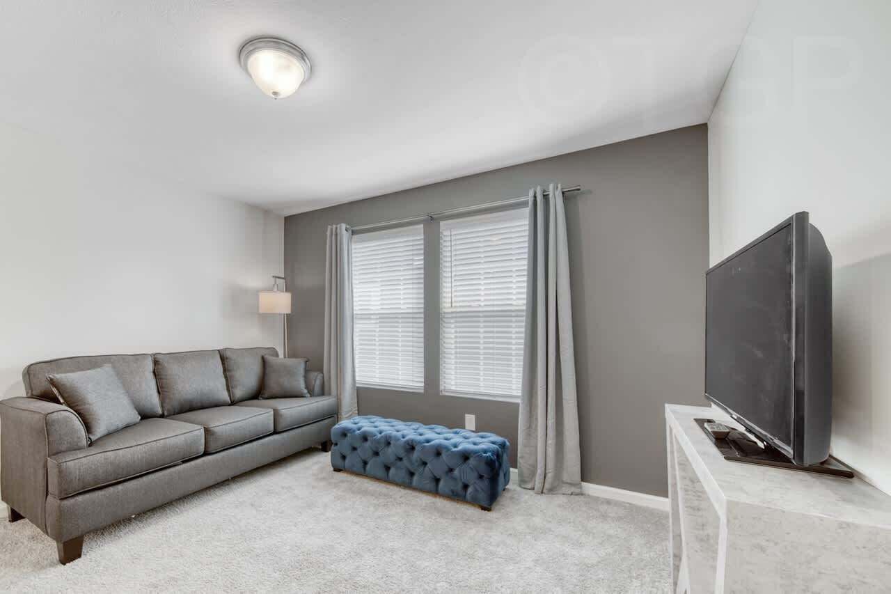 电视、壁炉、办公室