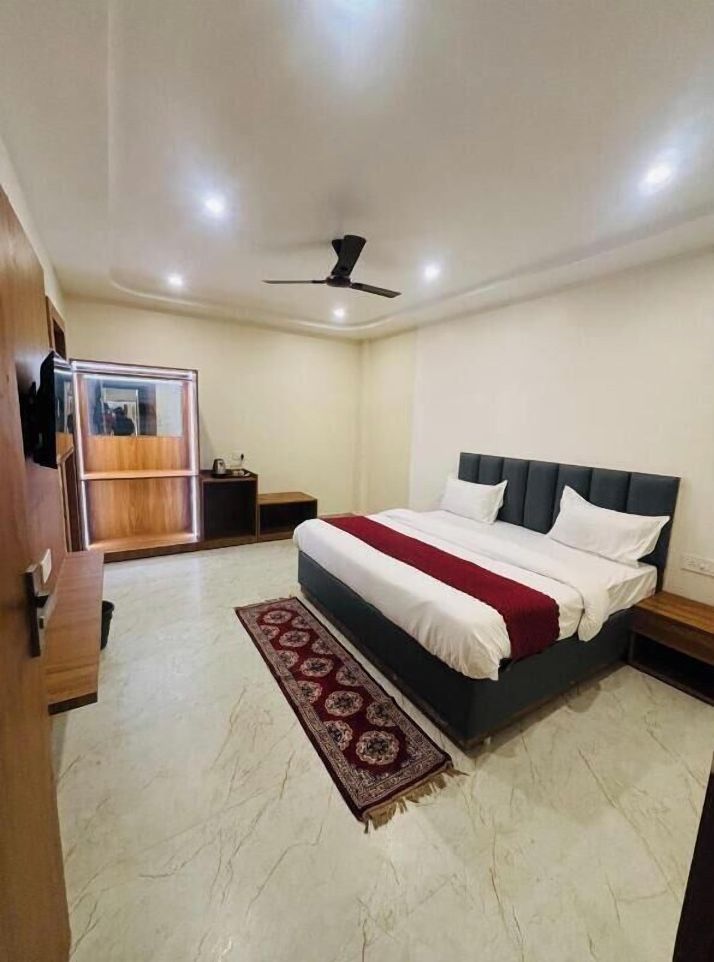 Deluxe Room | Free WiFi