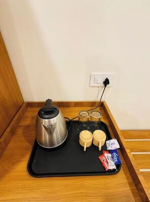 Deluxe Room | Free WiFi - Maharishi Inn (Faizabad)