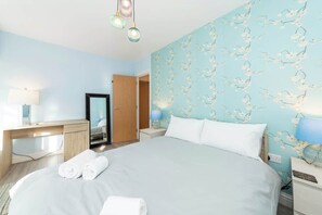 1 slaapkamer, een strijkplank/strijkijzer, gratis wifi, beddengoed
