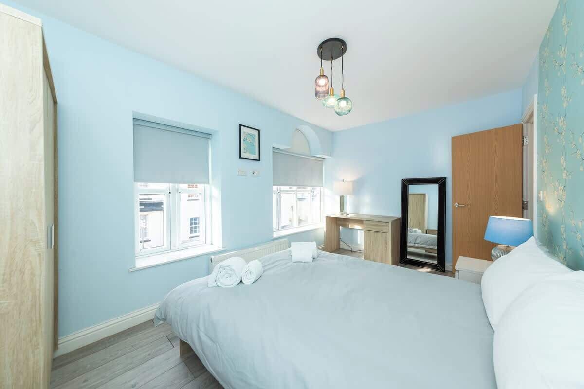 5 habitaciones, tabla de planchar con plancha y wifi gratis 