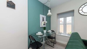 Unclassified image, 4 of 22, button - IBEX HOUSE | Fully Equipped 2-Bed | Free Parking (Berkshire)
