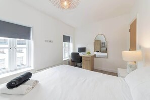 Skrivebord, strygejern/strygebræt, gratis Wi-Fi, sengetøj