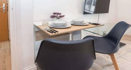 IBEX HOUSE |2Bed Fully Equipped Flat/Free Parking