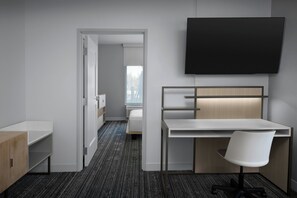 Suite, 1 cama Queen size y sofá cama | Escritorio, cunas gratuitas, wifi gratis y ropa de cama 