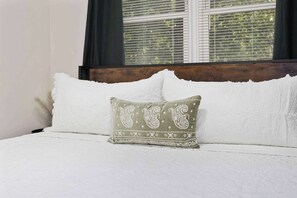3 bedrooms, desk, iron/ironing board, travel cot