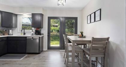 Cozy Home King Beds,Fenced Yard | Sleeps 6