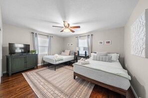 4 Schlafzimmer, Bügeleisen/Bügelbrett, Reisekinderbett, WLAN