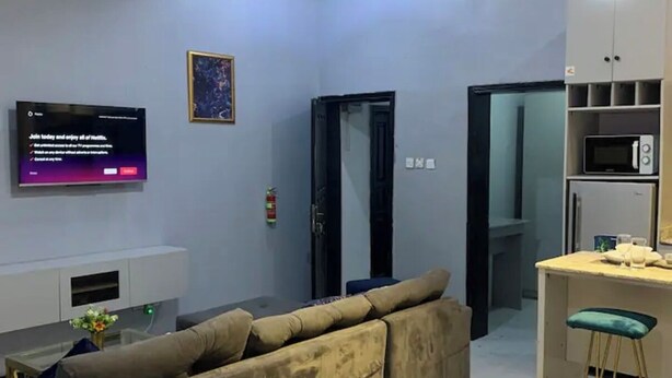 Studio Deluks, dapur | Area keluarga | TV layar datar