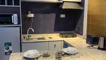 Deluxe Studio, Kitchen | Private kitchen