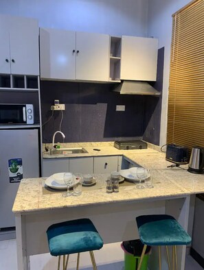 Deluxe Studio, Kitchen | Private kitchen