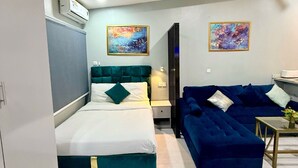 Studio Superior, balkon | Ruang kerja ramah laptop, tirai kedap cahaya, dan setrika/meja setrika