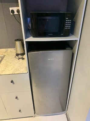 Superior Studio, Balcony | Private kitchen - Open plan studio apartment unit (Lekki)