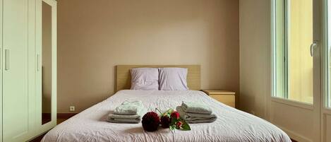 3 bedrooms, iron/ironing board, WiFi, bed sheets