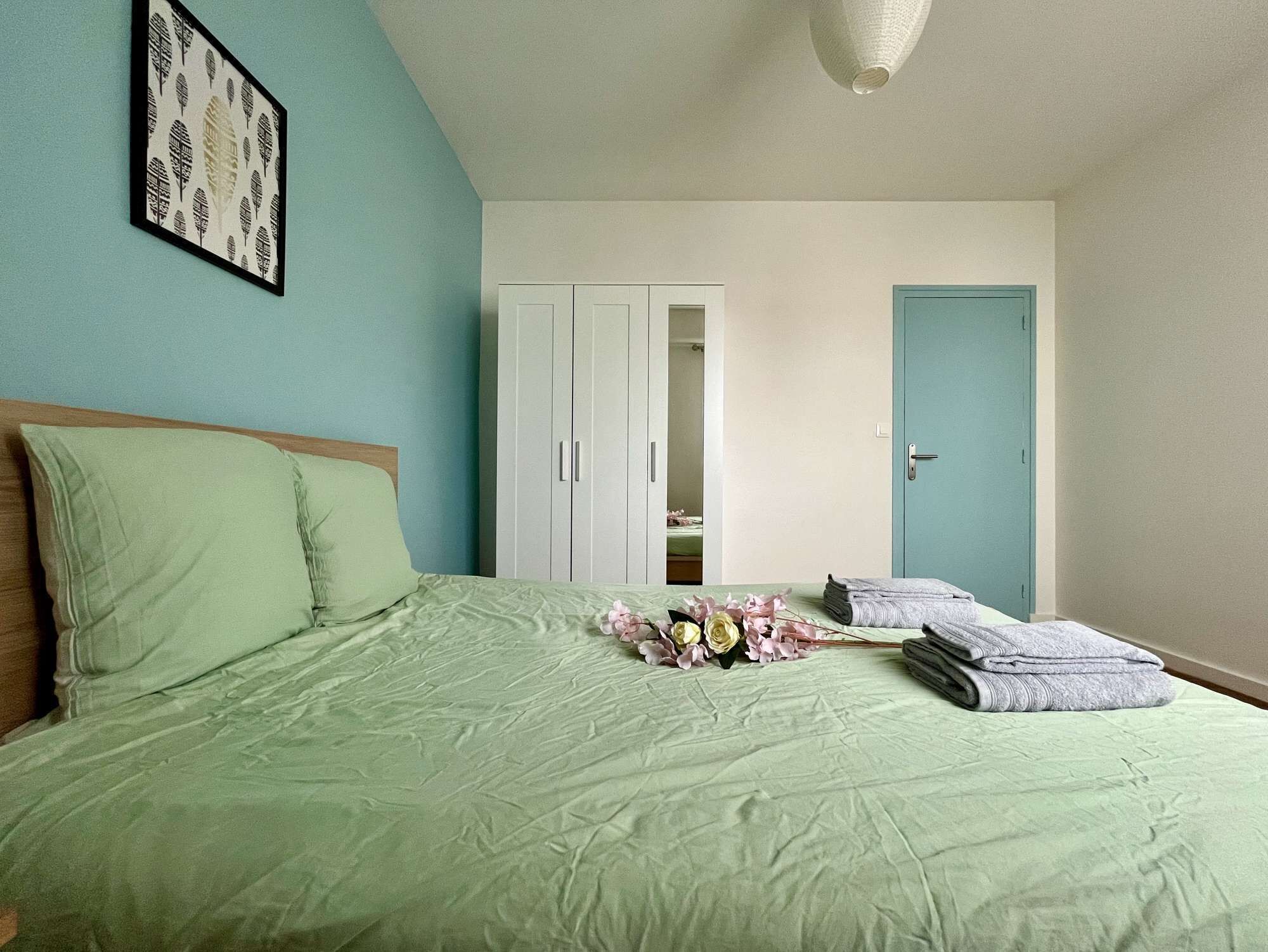 3 chambres, fer et planche à repasser, Wi-Fi, draps fournis