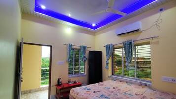 Free WiFi, bed sheets