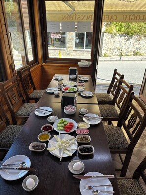 Breakfast meal - Abduloğlu Butik Otel (Camlihemsin)