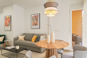 Deluxe Apartment | Living area | 50-inch TV with cable channels - Solaga - Soho Suites (Málaga)