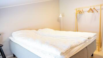 Design Condo, 3 Bedrooms, Lake View | 3 bedrooms, blackout drapes, soundproofing, iron/ironing board