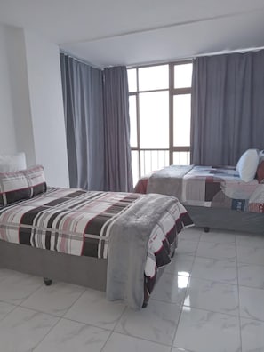 3 bedrooms, free WiFi, bed sheets - Oceanfront Bliss in Amanzimtoti (aManzimtoti)
