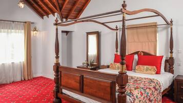 1 bedroom, desk, laptop workspace, blackout drapes