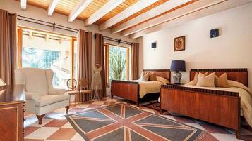 4 chambres, coffres-forts dans les chambres, fer et planche Ă repasser