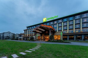 View from property - Holiday Inn Jiuhua Mountain Hot Spring (Chizhou)