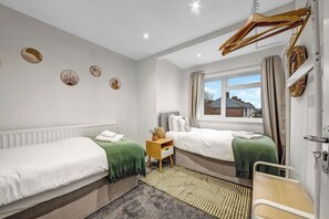 Ferienhaus | 4 Schlafzimmer, Bügeleisen/Bügelbrett, kostenloses WLAN, Bettwäsche