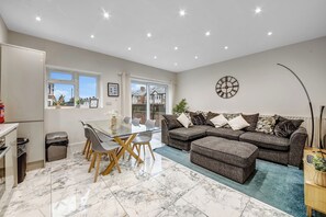 Ferienhaus | Wohnbereich | Fernseher