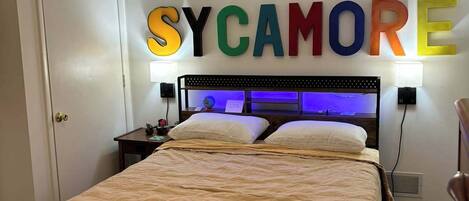 2 chambres, bureau, fer et planche à repasser, lit parapluie