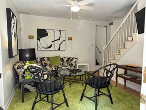 TV, offices - Camp Sycamore – Your Cozy Pittsburgh Retreat! (Pittsburgh)