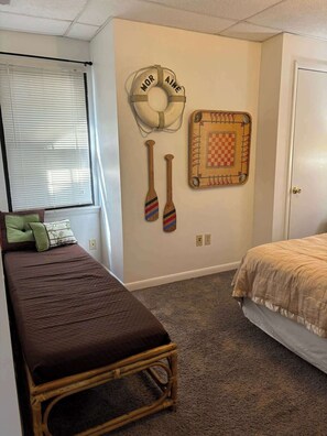 2 bedrooms, desk, iron/ironing board, travel cot - Camp Sycamore – Your Cozy Pittsburgh Retreat! (Pittsburgh)