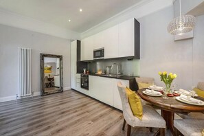 Apartment | Private kitchen - Spacious 2-bedroom Flat With 3 Beds in Ealing, W5 (London)