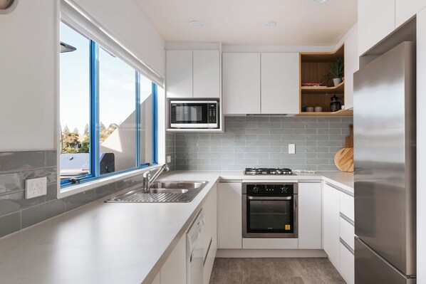 Fridge, microwave, oven, stovetop