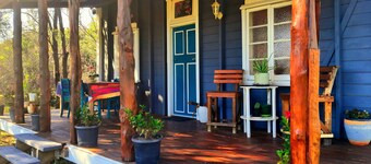 Rosewood Cottage - Entire 2 bedroom house with Netflix and WiFi