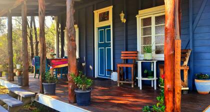 Rosewood Cottage - Entire 2 bedroom house with Netflix and WiFi