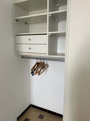 Interior - T2 madrague de montredon 13008, very popular area, 5 minutes walk to the sea.   (Marseille)