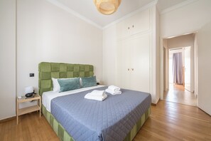 2 bedrooms, iron/ironing board, WiFi, bed sheets - Stylish 2 Bd Urban Retreat Near Panormou Metro (Athina)