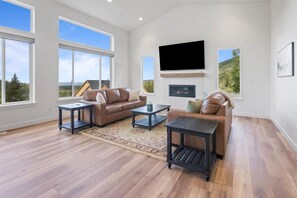 TV, fireplace